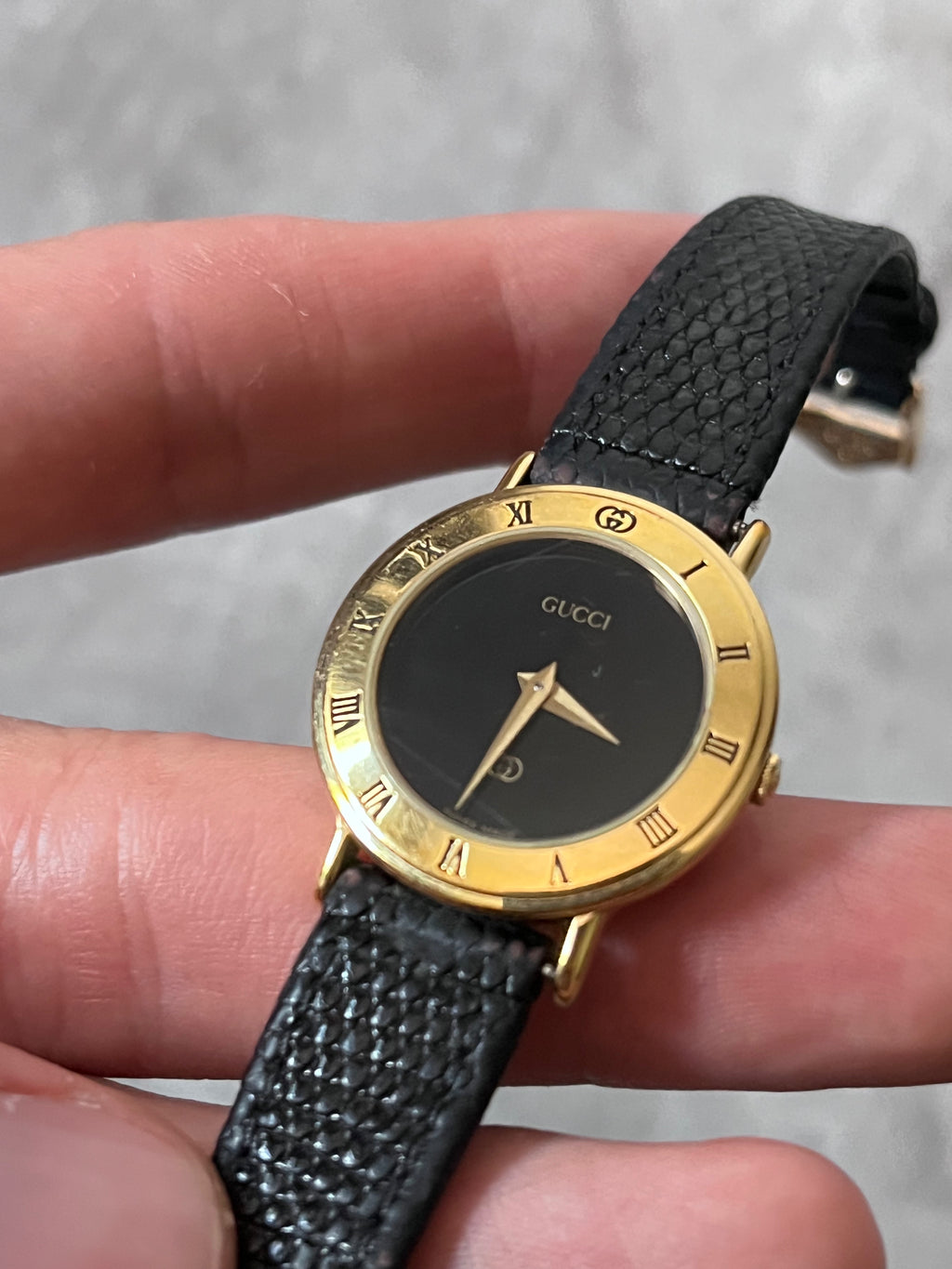 Gucci Vintage 3000L Gold Plated Leather Strap Watch Black Gold