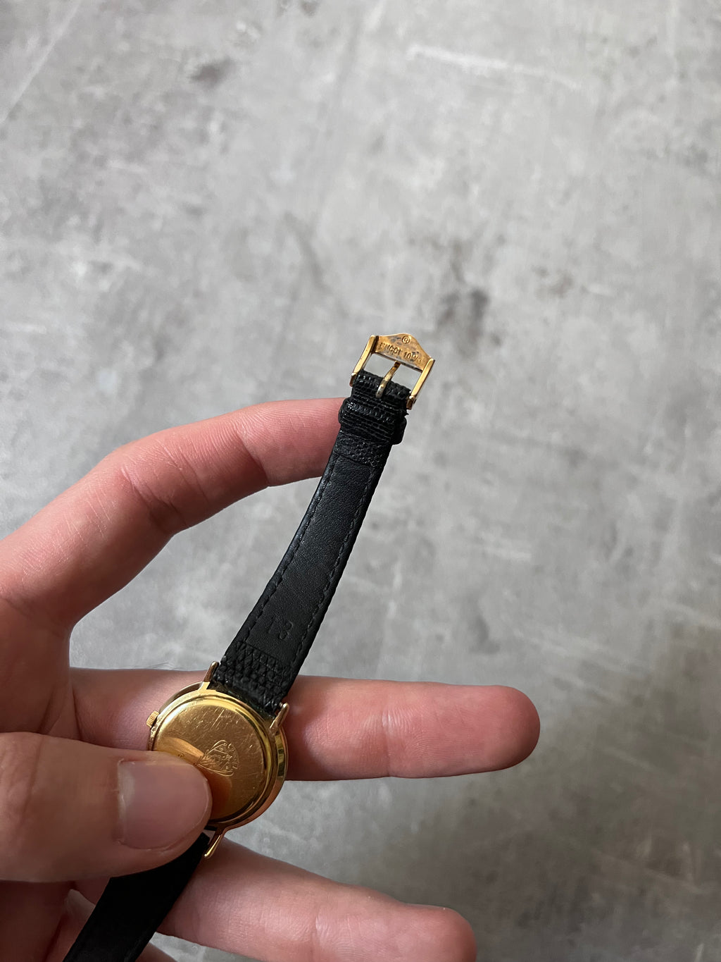 Gucci Vintage 3000L Gold Plated Leather Strap Watch Black Gold