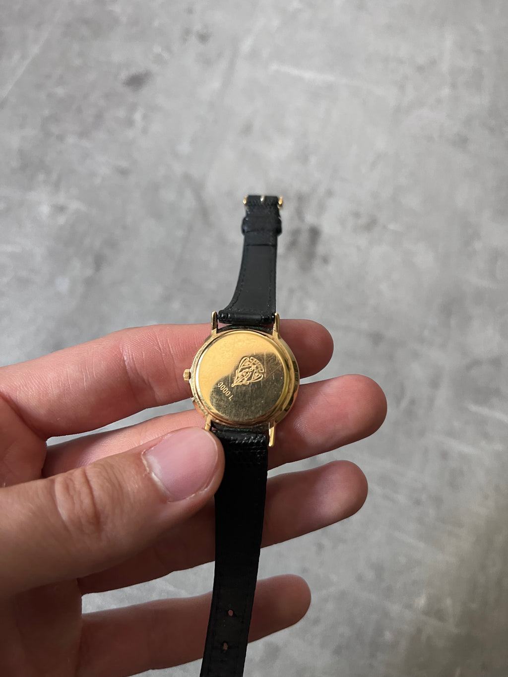 Gucci Vintage 3000L Gold Plated Leather Strap Watch Black Gold