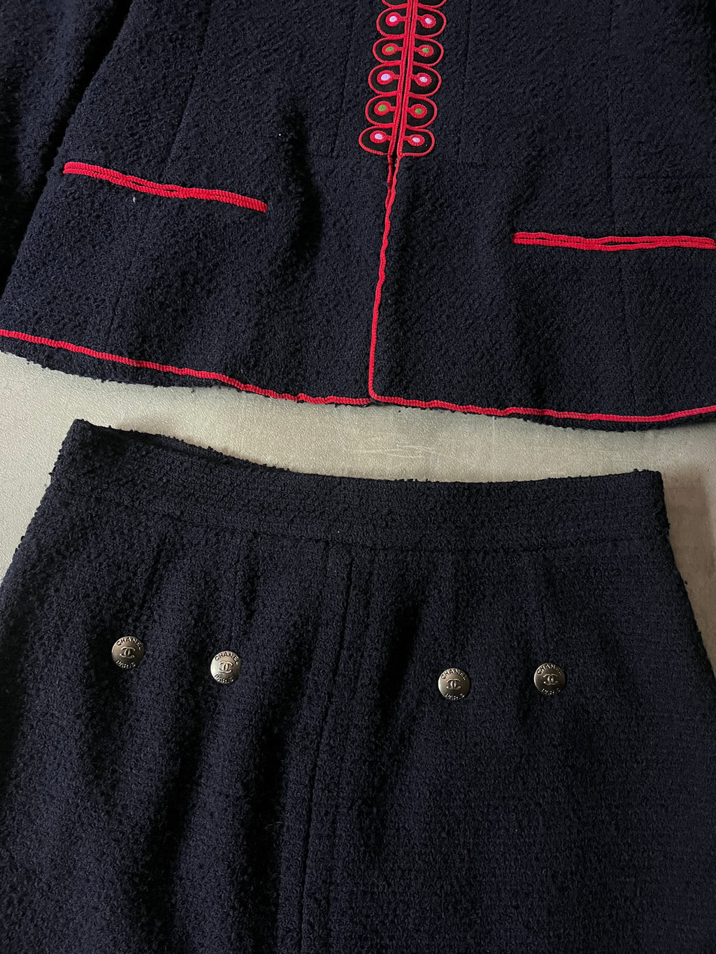 F/W 1997 Chanel Suit Set Worn by Karen Elson Full Runway Look Wool Silk Navy Red Women - M