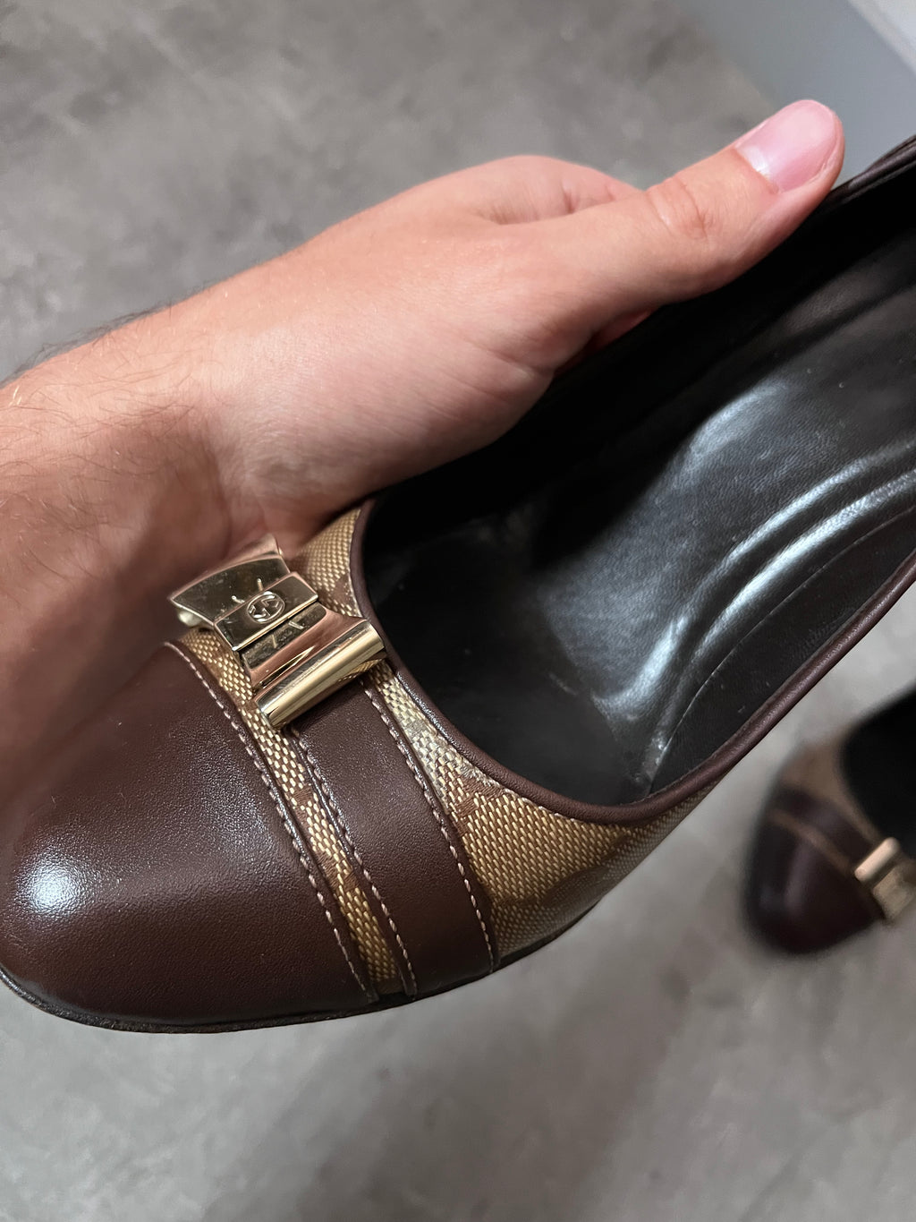 F/W 2004 Gucci by Tom Ford Monogram Leather Bow Heels Brown Beige Women - 38