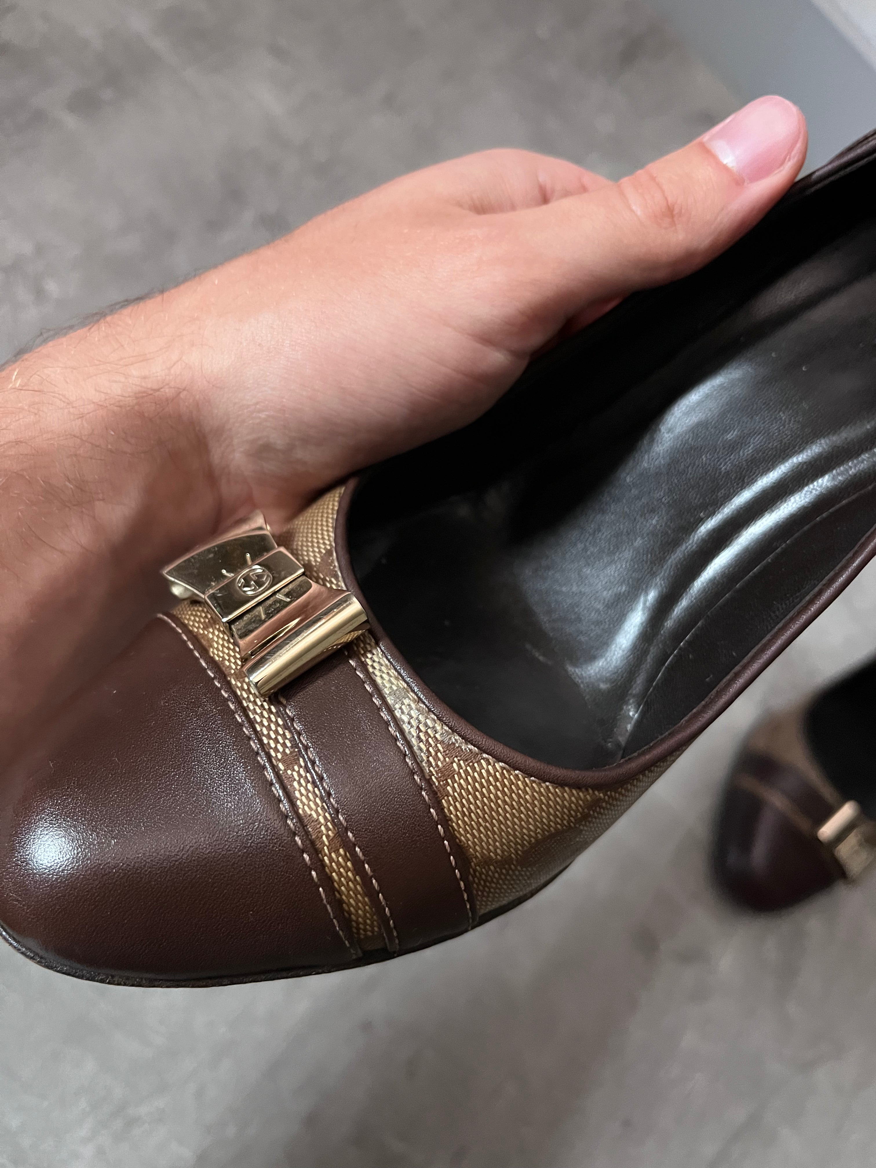 F/W 2004 Gucci by Tom Ford Monogram Leather Bow Heels Brown Beige Women - 38