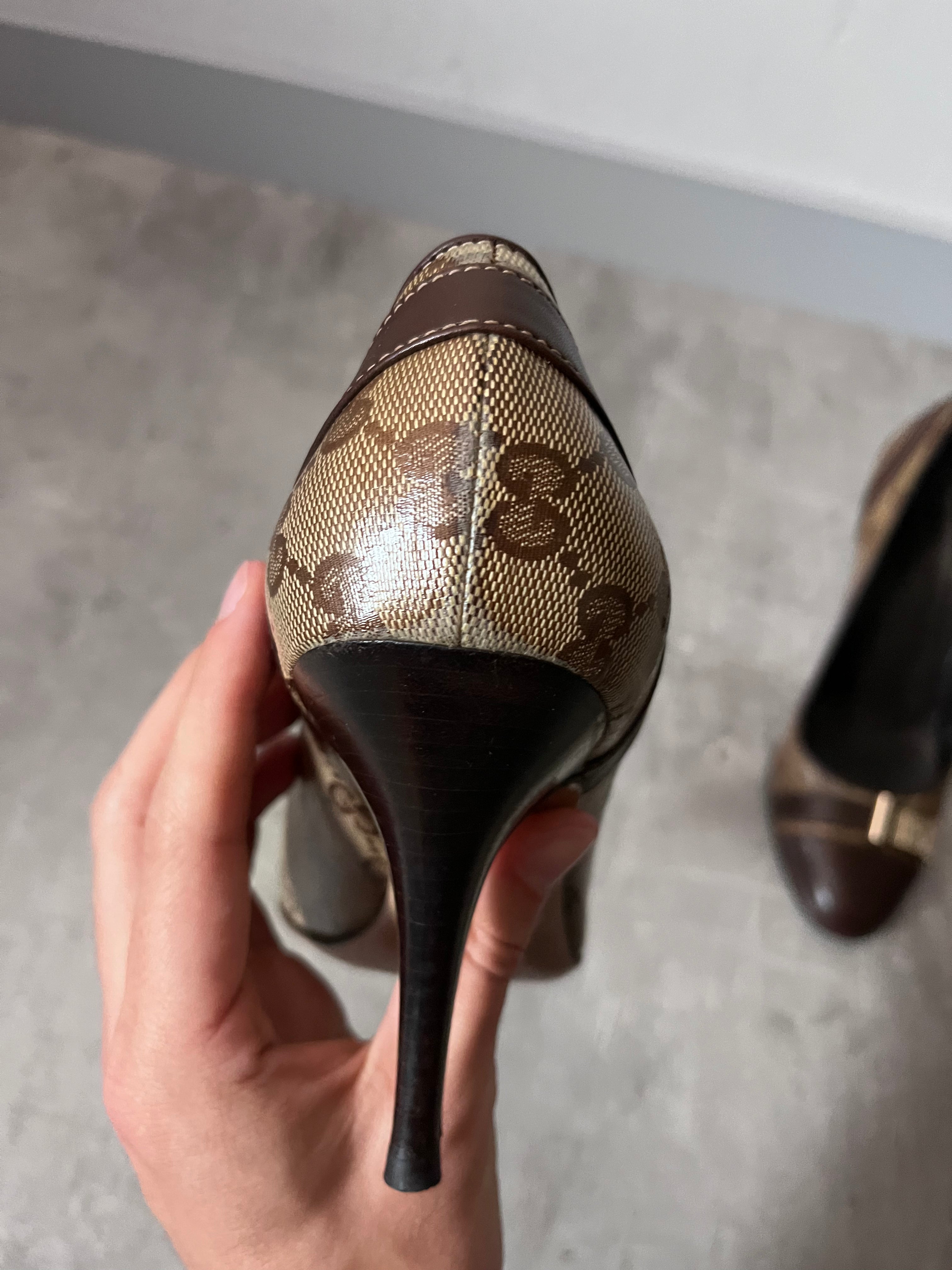 F/W 2004 Gucci by Tom Ford Monogram Leather Bow Heels Brown Beige Women - 38