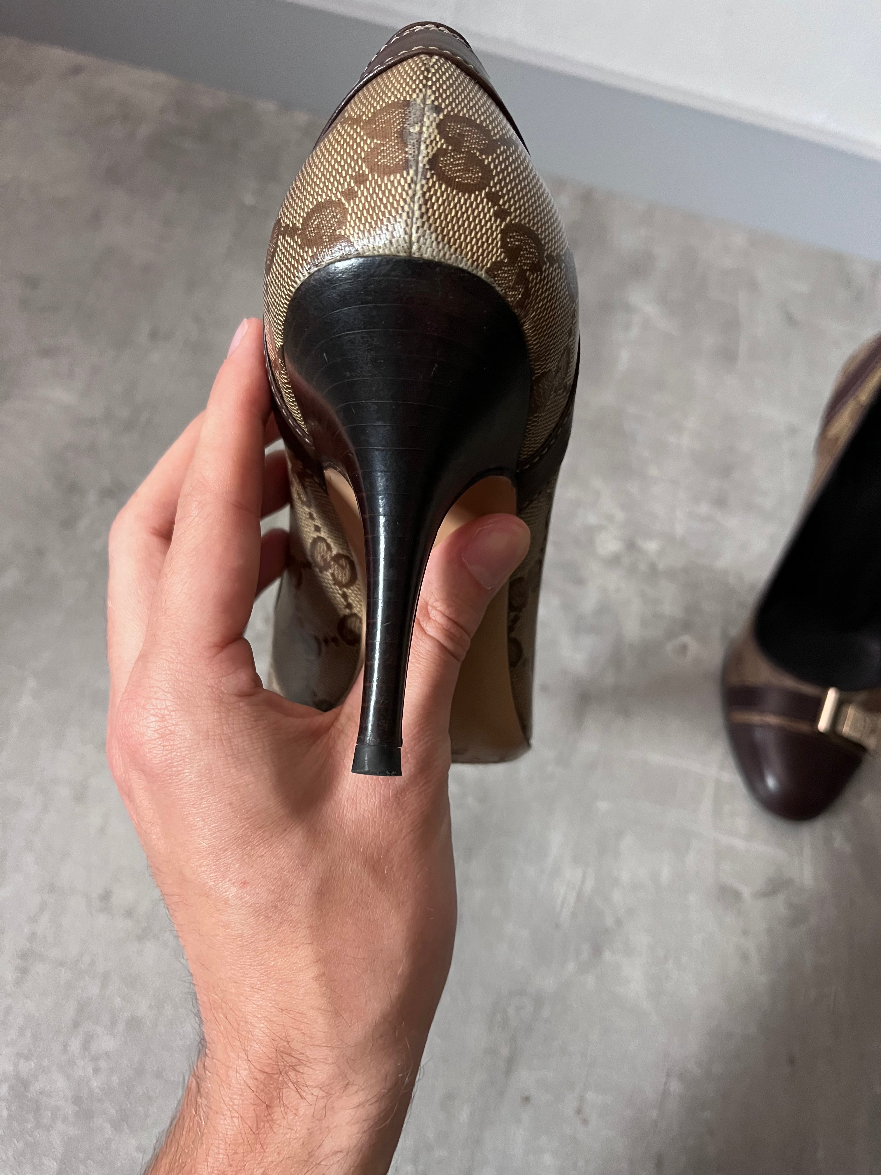 F/W 2004 Gucci by Tom Ford Monogram Leather Bow Heels Brown Beige Women - 38