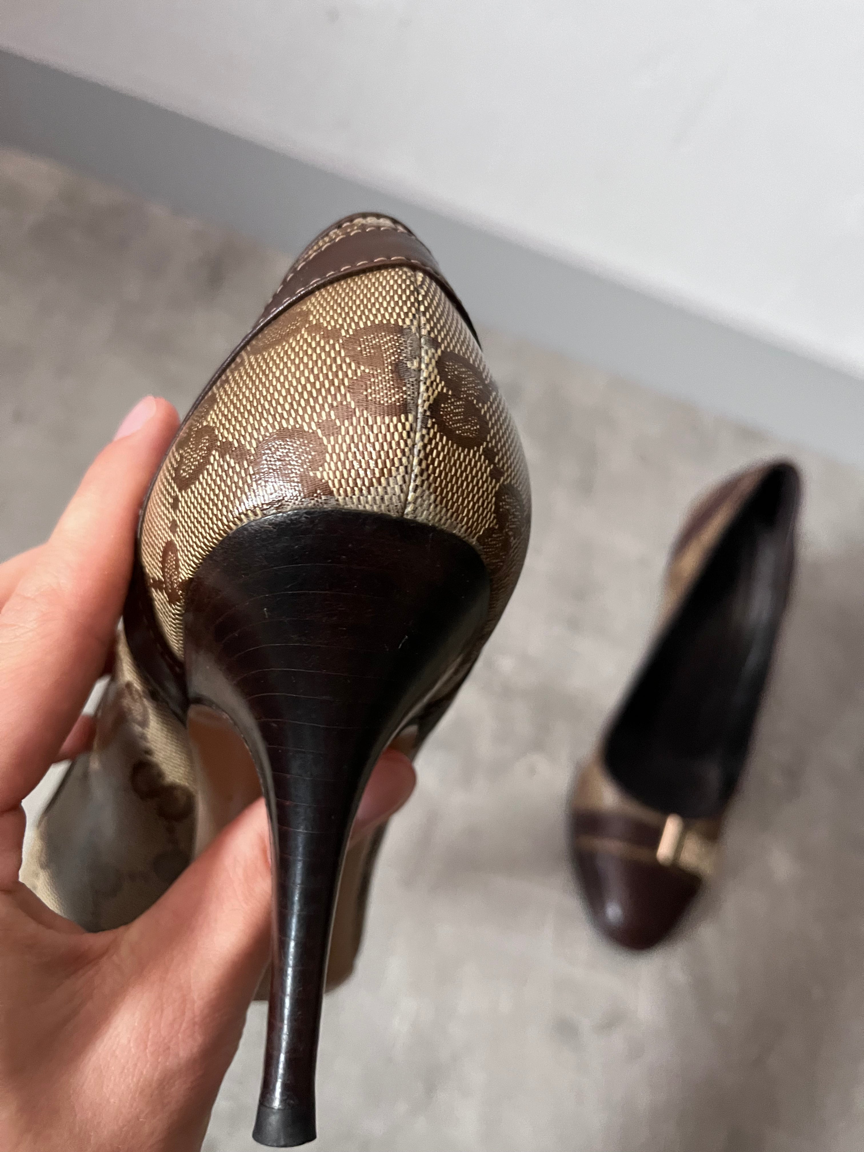 F/W 2004 Gucci by Tom Ford Monogram Leather Bow Heels Brown Beige Women - 38
