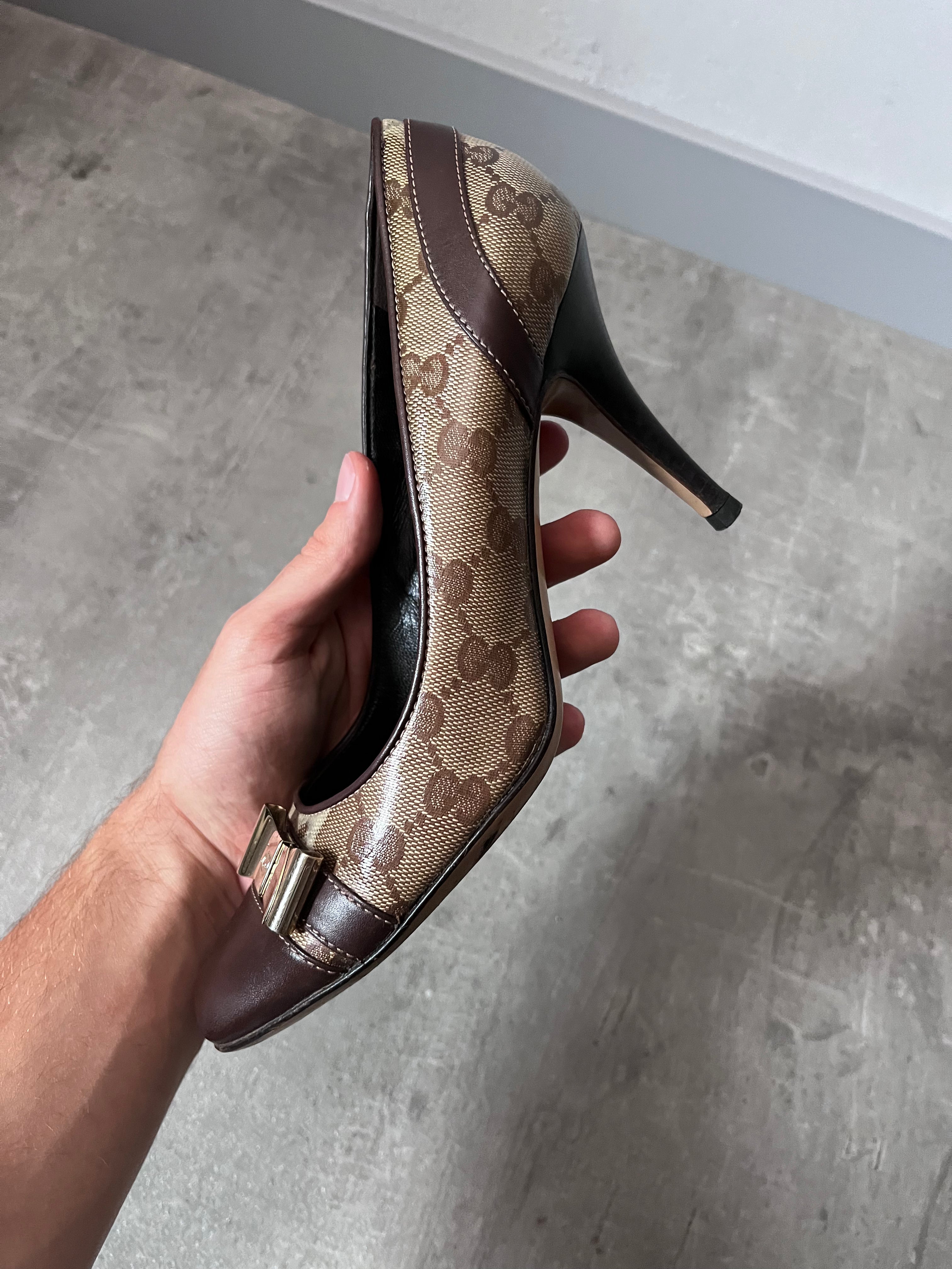 F/W 2004 Gucci by Tom Ford Monogram Leather Bow Heels Brown Beige Women - 38