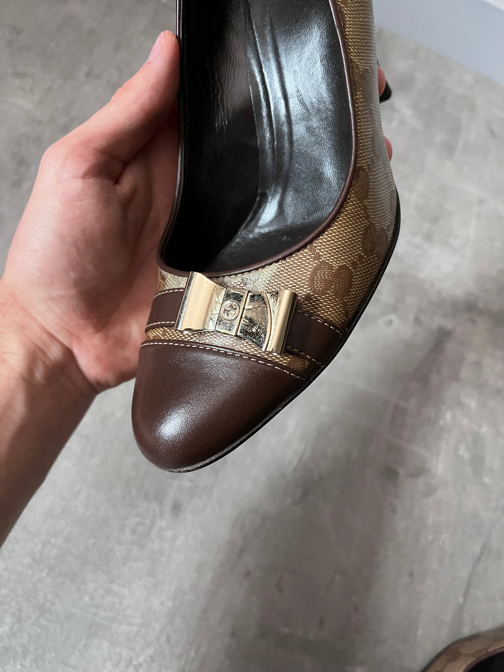 F/W 2004 Gucci by Tom Ford Monogram Leather Bow Heels Brown Beige Women - 38