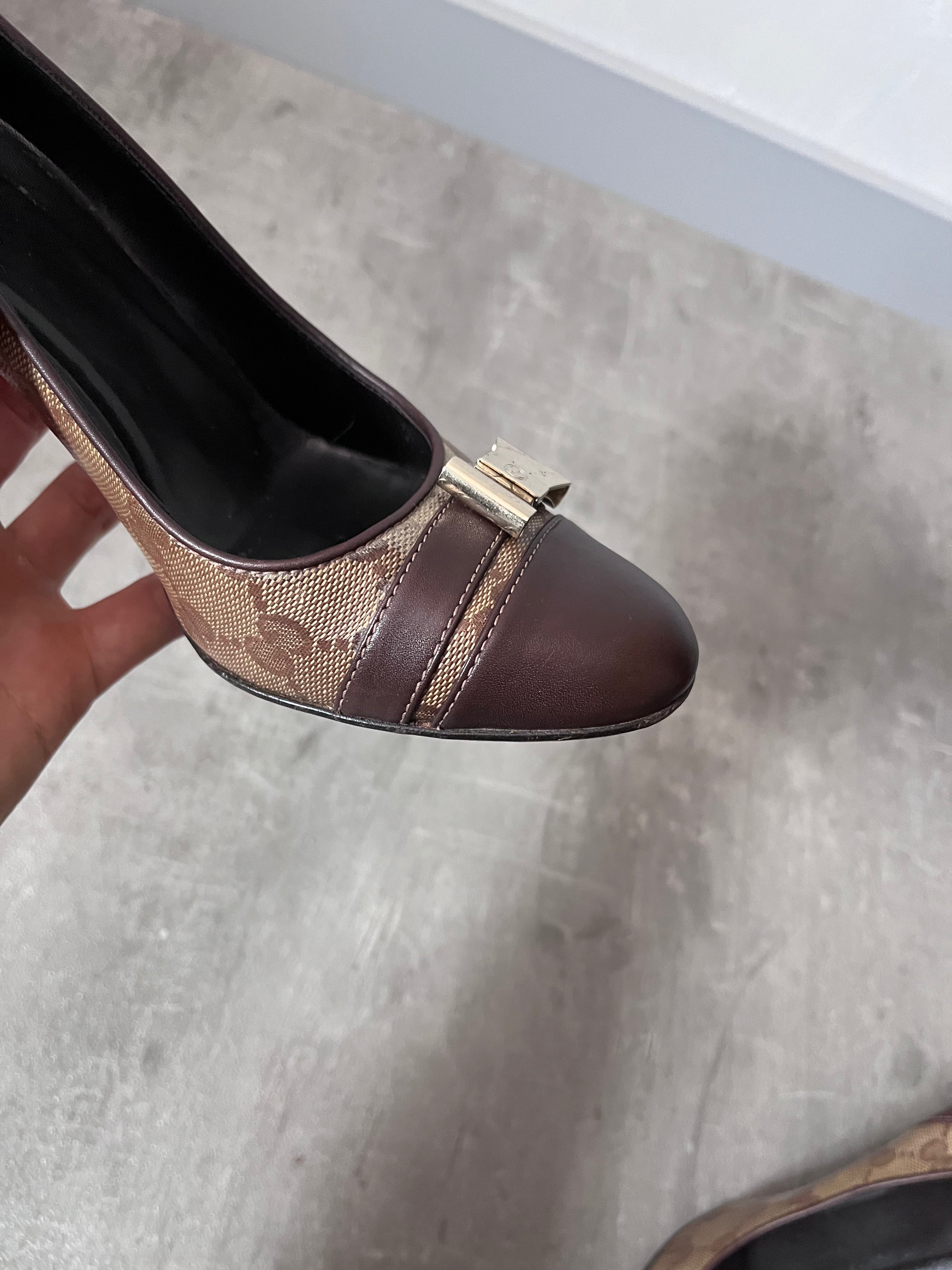 F/W 2004 Gucci by Tom Ford Monogram Leather Bow Heels Brown Beige Women - 38