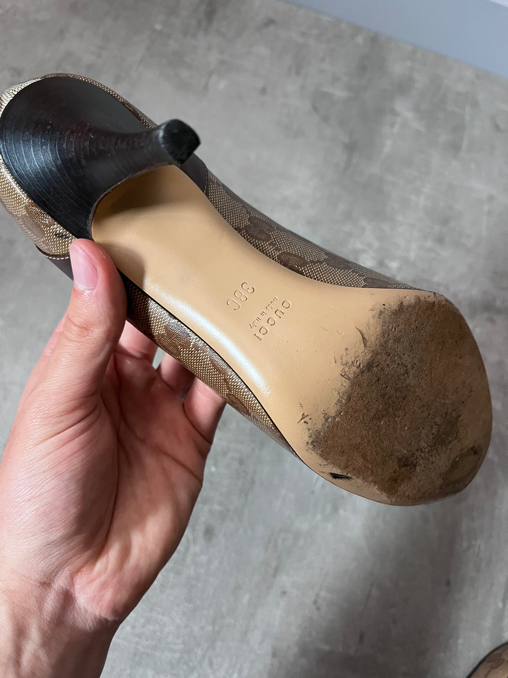 F/W 2004 Gucci by Tom Ford Monogram Leather Bow Heels Brown Beige Women - 38