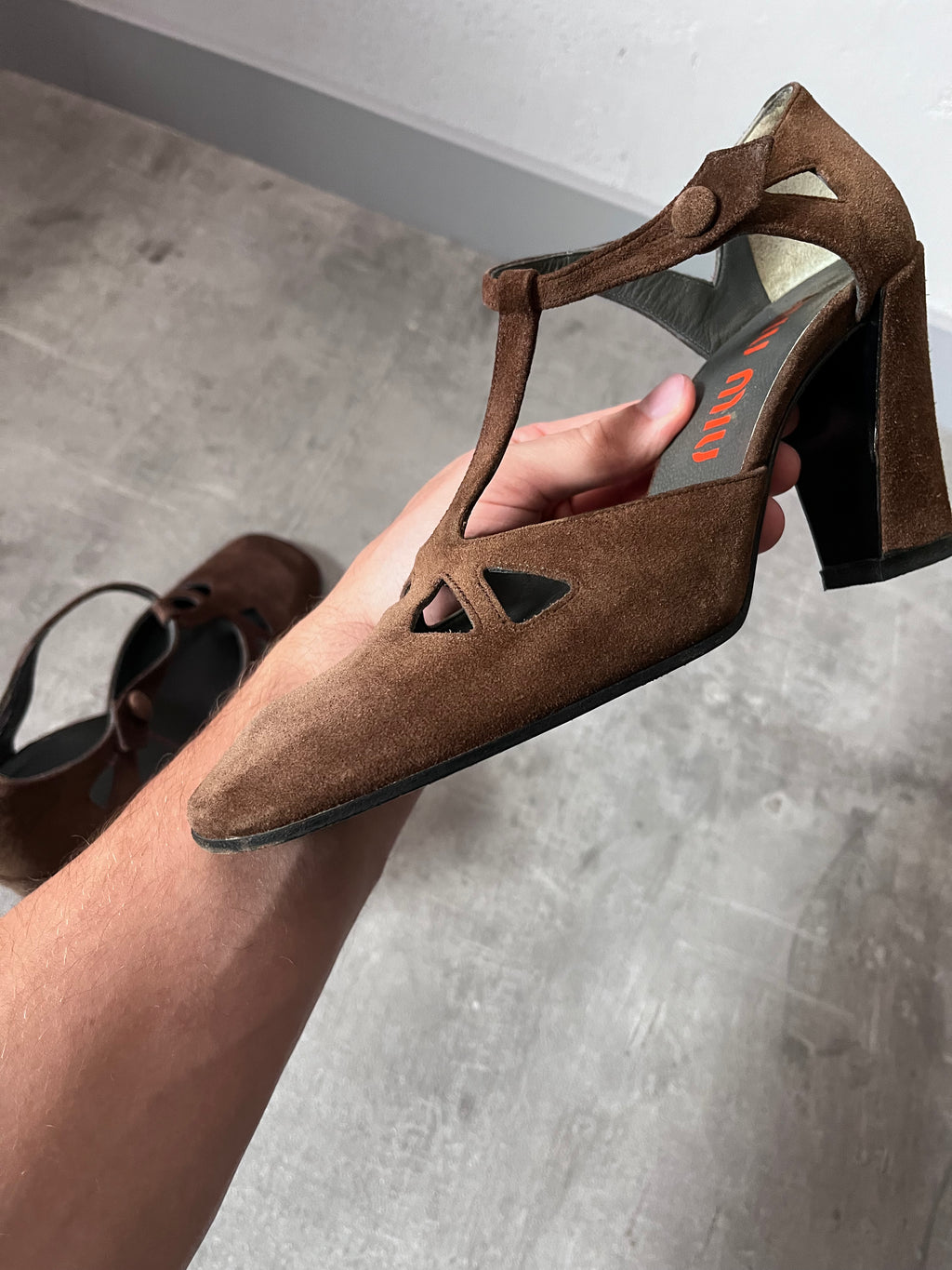 F/W 2001 Miu Miu Suede Cutout T-Strap Pumps Heels Brown Women - 36