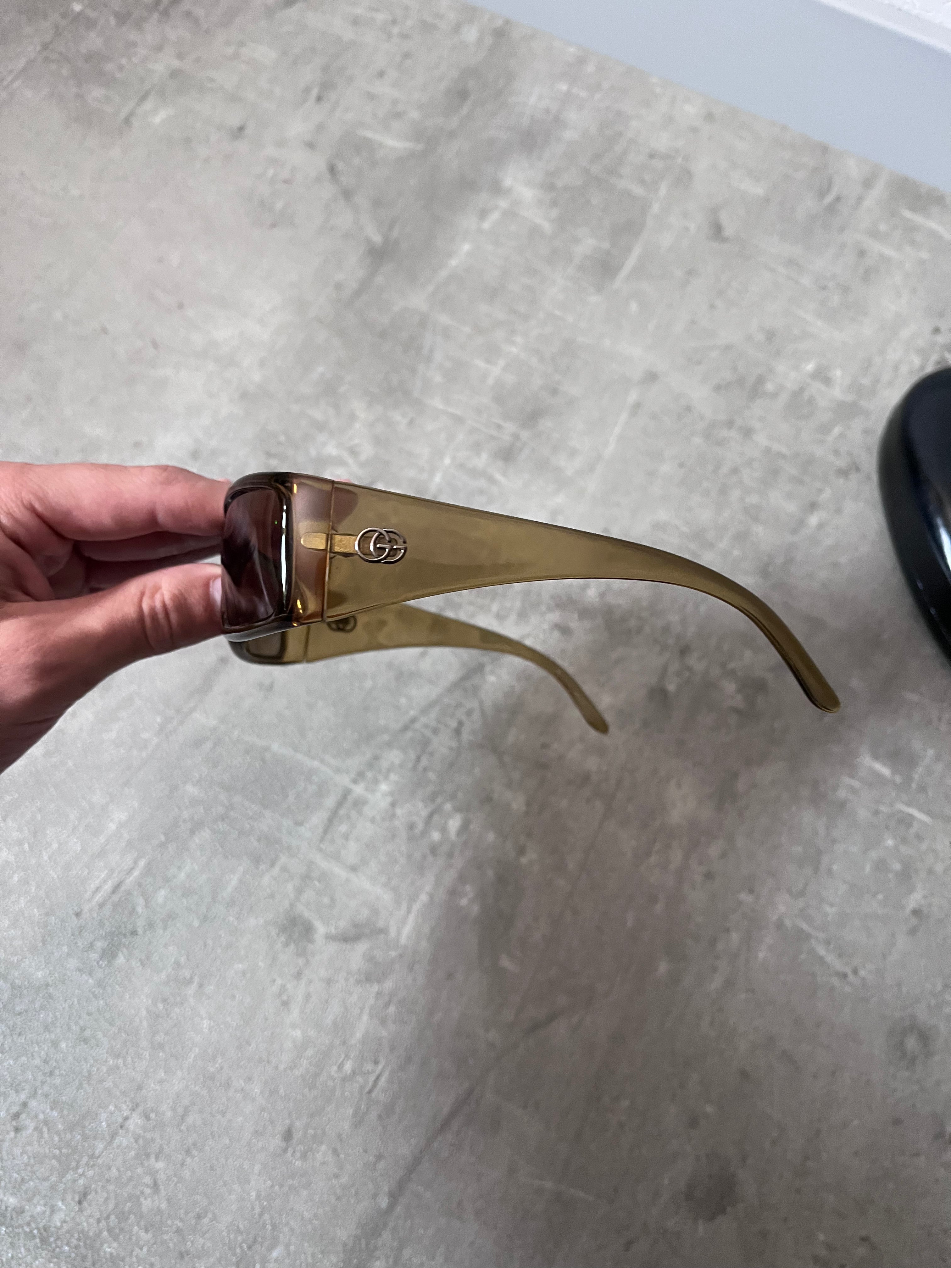 2000s Gucci GG 2493/S Side Logo Sunglasses Green Khaki Unisex
