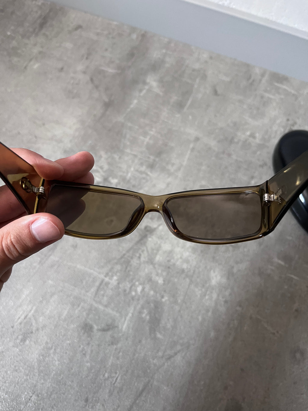 2000s Gucci GG 2493/S Side Logo Sunglasses Green Khaki Unisex