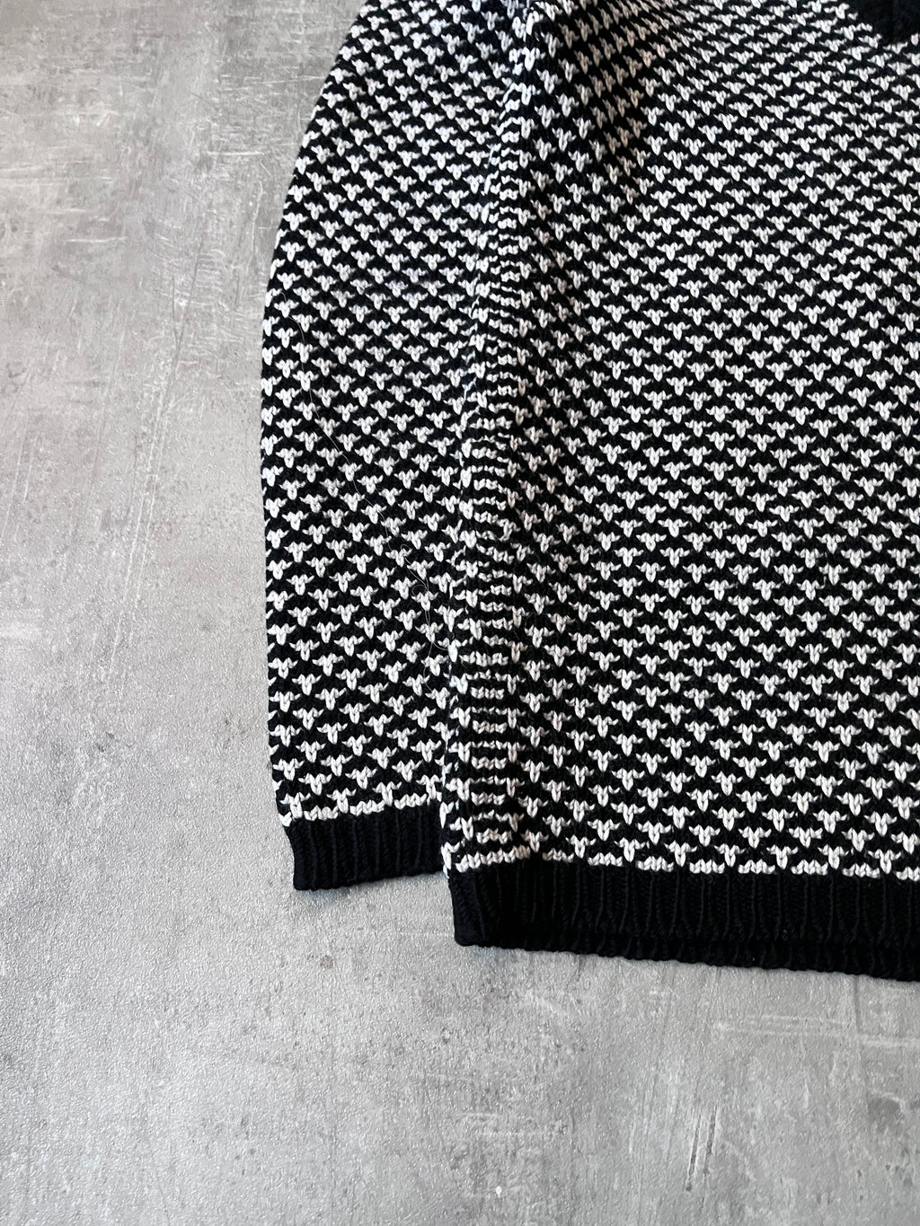 Gucci Patterned V-Neck Merino Wool Sweater Black White Men - XL