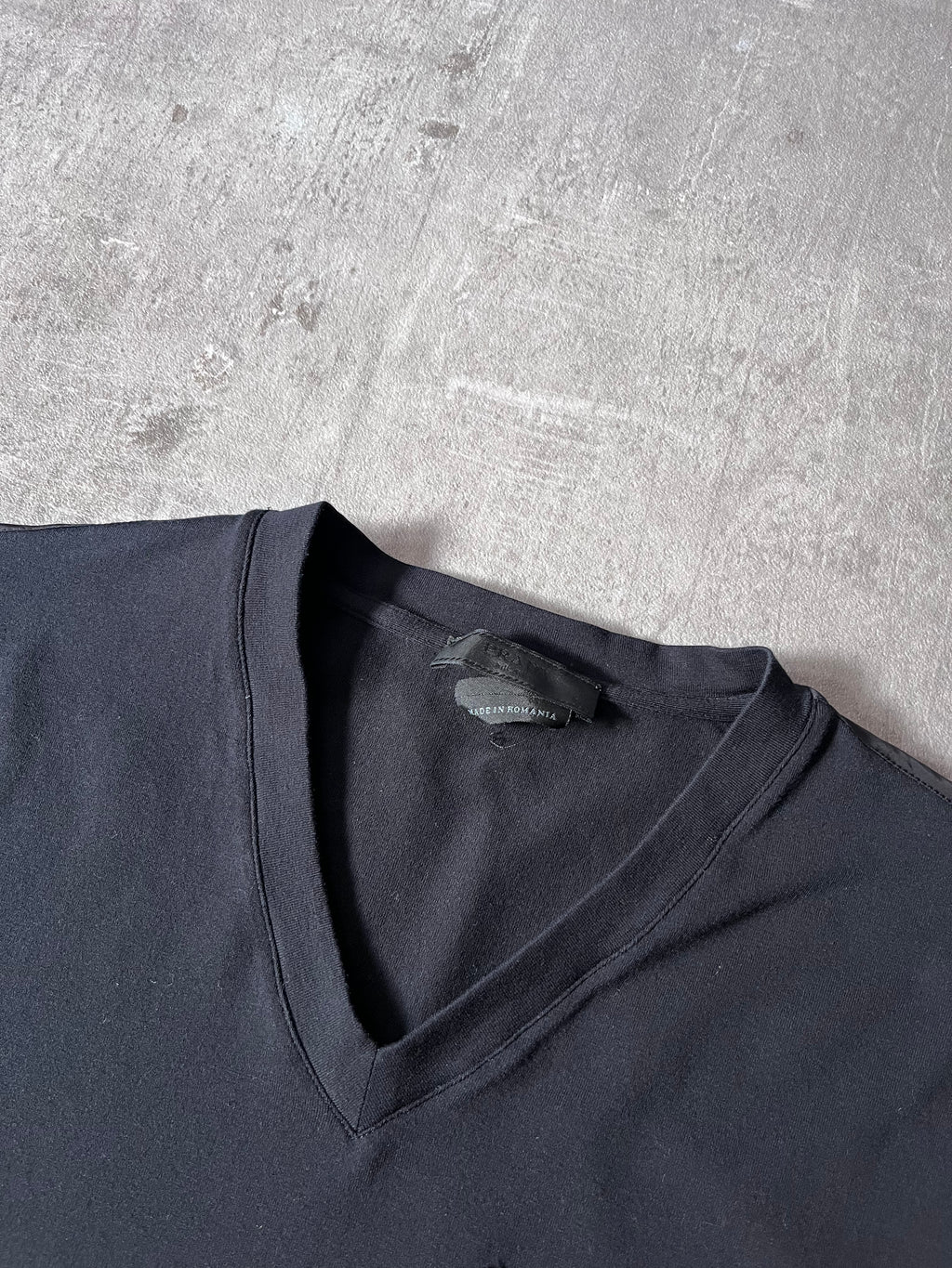 Prada Red Tab Nylon Pocket V-Neck T-shirt Black Men - S