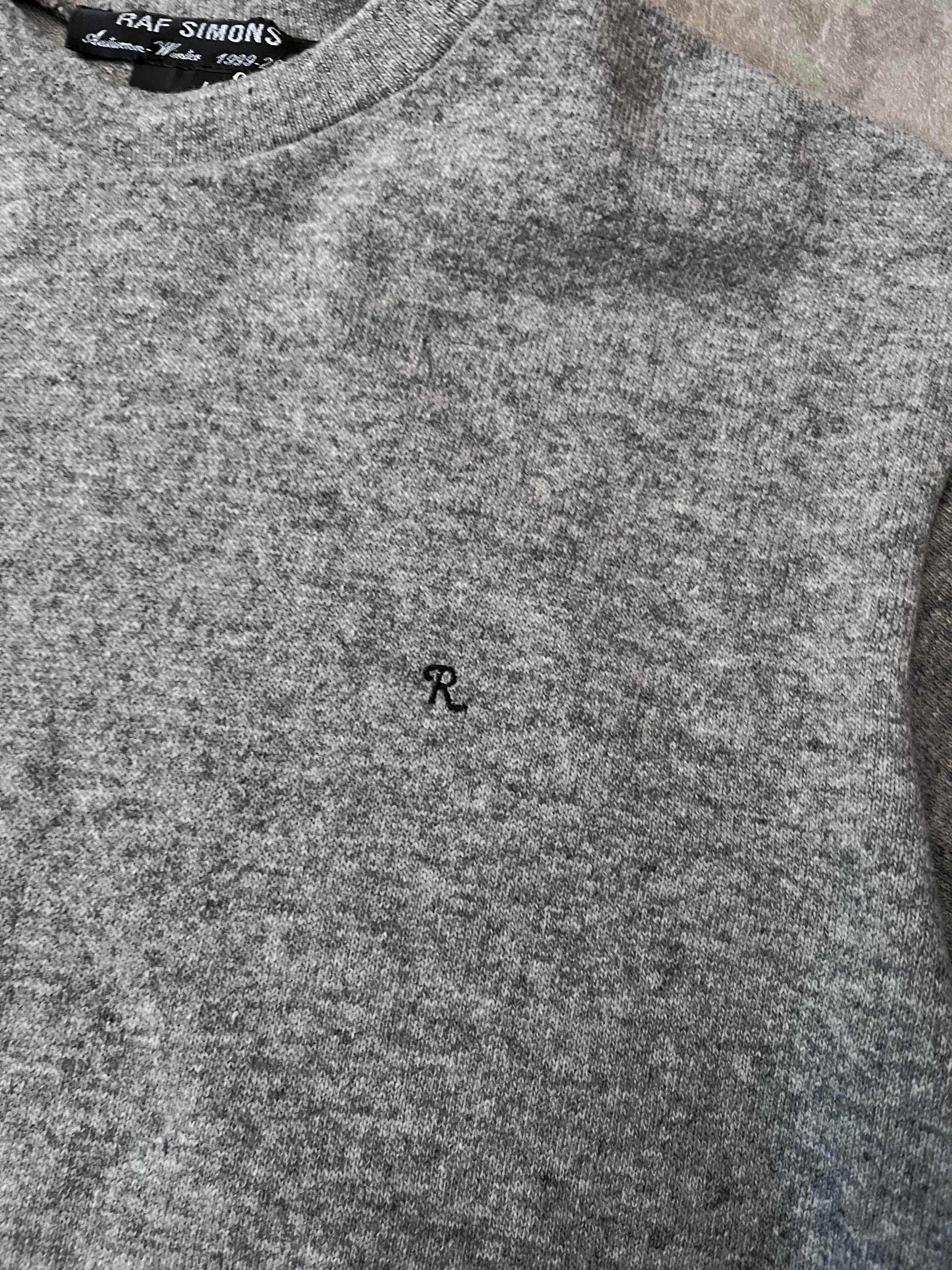 F/W 1999/00 Raf Simons Embroidered R Wool T-shirt Grey Men - M